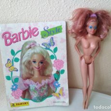 Barbie y Ken: LOTE DE MUÑECA BARBIE 1966 MATTEL SPAIN + ÁLBUM COMPLETO BARBIE STYLE ( PANINI ). Lote 322327438