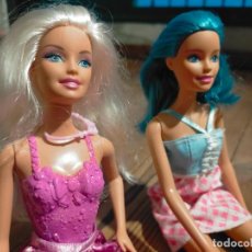 Barbie y Ken: PAREJA DE MUÑECAS BARBIES, PRINCESA Y SIRENITA, SIRENA, CON VESTIDO Y COLA DE PEZ, MATTEL 2013. Lote 323480038