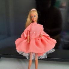 Barbie y Ken: BARBIE DE ESTRENO NUEVO LOOK. Lote 340927738