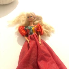 Barbie y Ken: BARBIE MATTEL ANTIGUA 1976, VESTIDO ROJO (L24). Lote 347410103