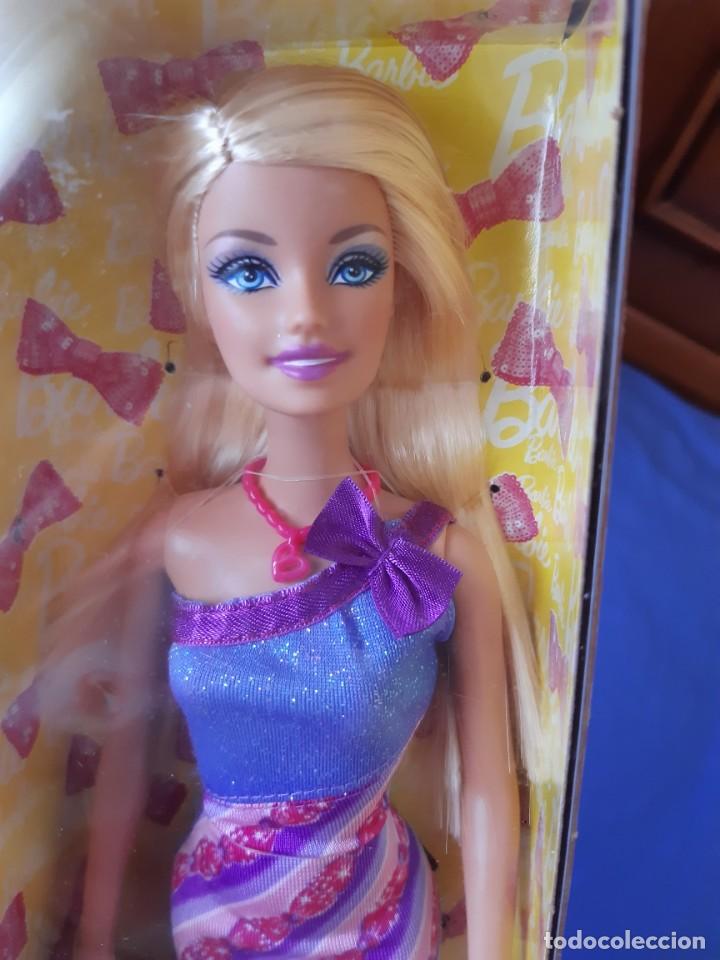 Barbie y Ken: Mu&ntilde;eca Barbie B&aacute;sica 2010 - Foto 3