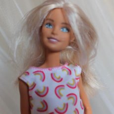 Barbie y Ken: UNA BARBIE VESTIDA Y CALZADA ORIGINAL. Lote 350000649