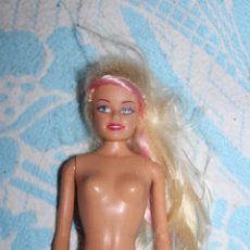Barbie y Ken: MUÑECA SIMILAR A BARBIE SIN PIERNAS. Lote 352543404