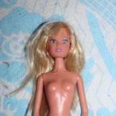 Barbie y Ken: MUÑECA SIMILAR A BARBIE SIN PIERNAS. Lote 352543554