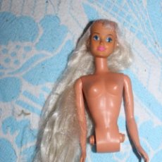 Barbie y Ken: MUÑECA SIMILAR A BARBIE SIN PIERNAS. Lote 352543644