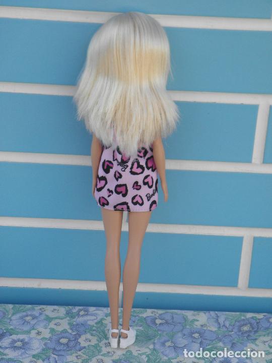 Barbie y Ken: Mu&ntilde;eca Barbie Chic de Mattel 2020 - Foto 3