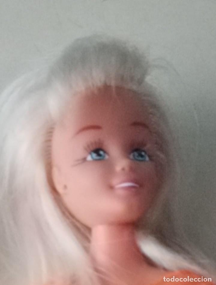 Barbie y Ken: Lote de 4 mu&ntilde;ecas 2 Barbies, una Bratz... - Foto 3