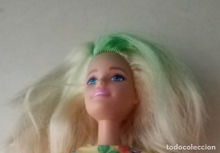 Barbie y Ken: Lote de 4 mu&ntilde;ecas 2 Barbies, una Bratz... - Foto 6