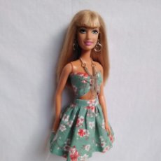 Barbie y Ken: MAGNÍFICA BARBIE OJOS VERDES Y CONJUNTO COMPLETO