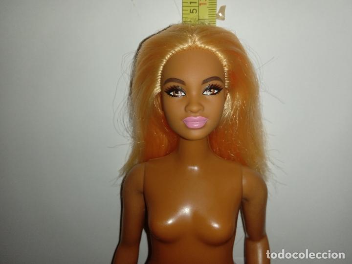Barbie y Ken: Mu&ntilde;eca Barbie fashionista mulata negra pelo amarillo
