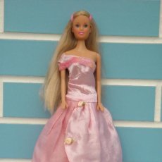 Barbie y Ken: ANTIGUA MUÑECA STEFFI LOVE DE SIMBA CON MECHAS ROSAS. Lote 381018004