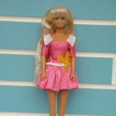 Barbie y Ken: MUÑECA ANTIGUA NANCY MODEL DE FAMOSA, CLON DE BARBIE. Lote 381018189