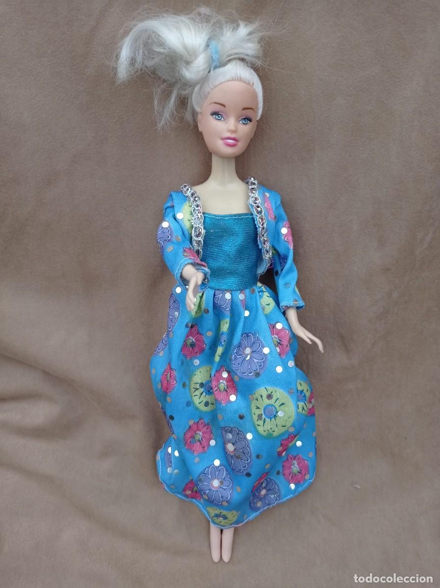 Barbie antiga vestido azul