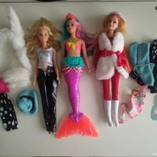Barbie y Ken: LOTE DE BARBIES Y ROPA