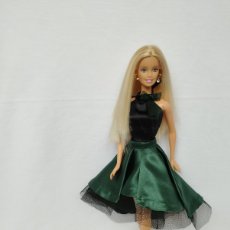 Barbie y Ken: BARBIE CON MECHAS Y FABULOSO CONJUNTO