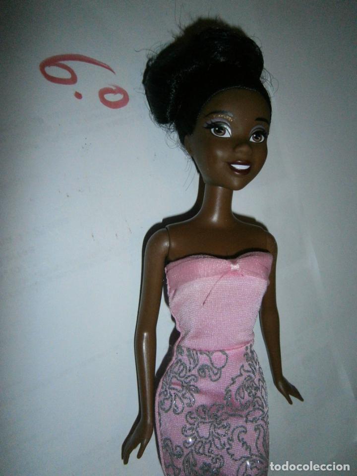 Barbie y Ken: ESPECTACULAR MU&Ntilde;ECA BARBIE CON VESTIDO - Foto 2