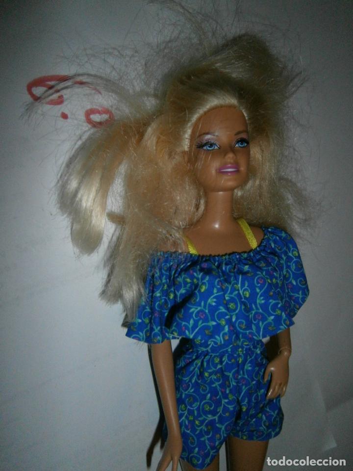 Barbie y Ken: ESPECTACULAR MU&Ntilde;ECA BARBIE CON VESTIDO - Foto 2