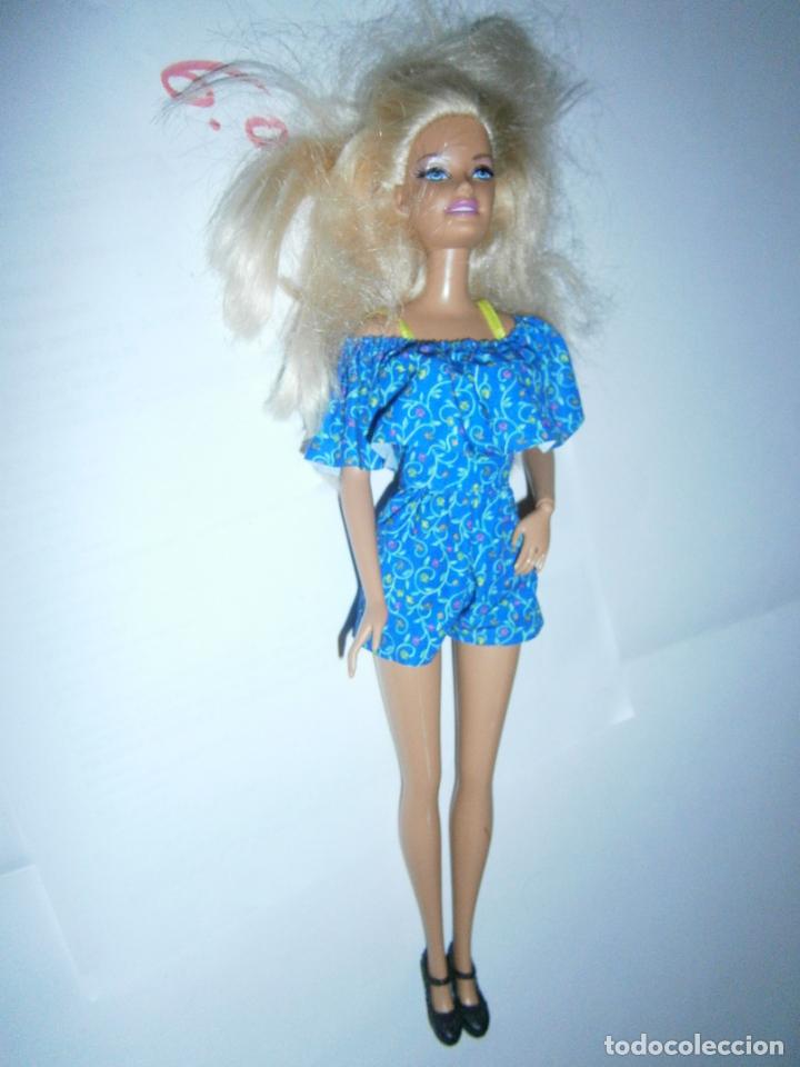 Barbie y Ken: ESPECTACULAR MU&Ntilde;ECA BARBIE CON VESTIDO - Foto 1