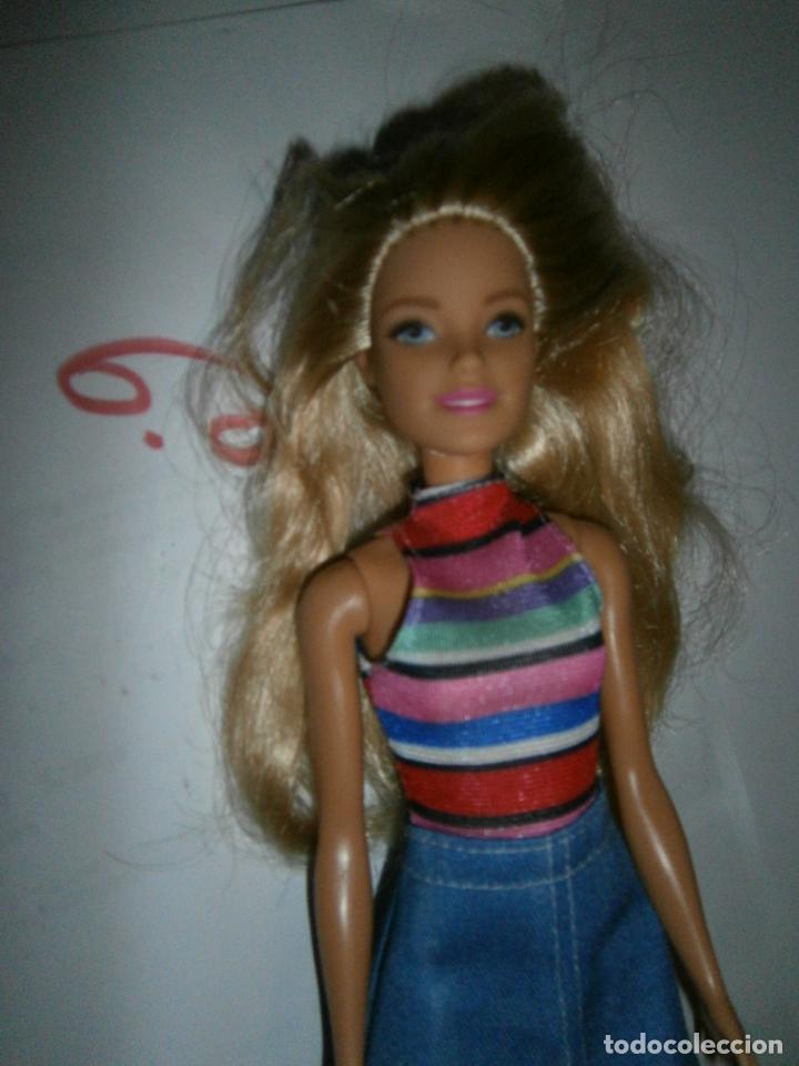 Barbie y Ken: ESPECTACULAR MU&Ntilde;ECA BARBIE CON VESTIDO - Foto 2