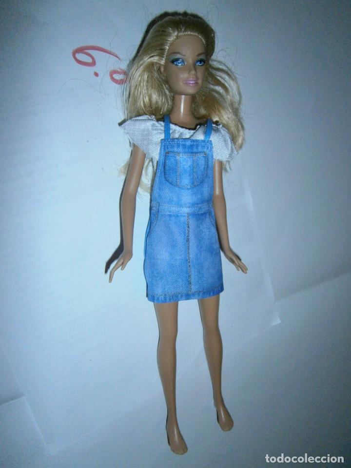 Barbie y Ken: ESPECTACULAR MU&Ntilde;ECA BARBIE CON VESTIDO - Foto 1