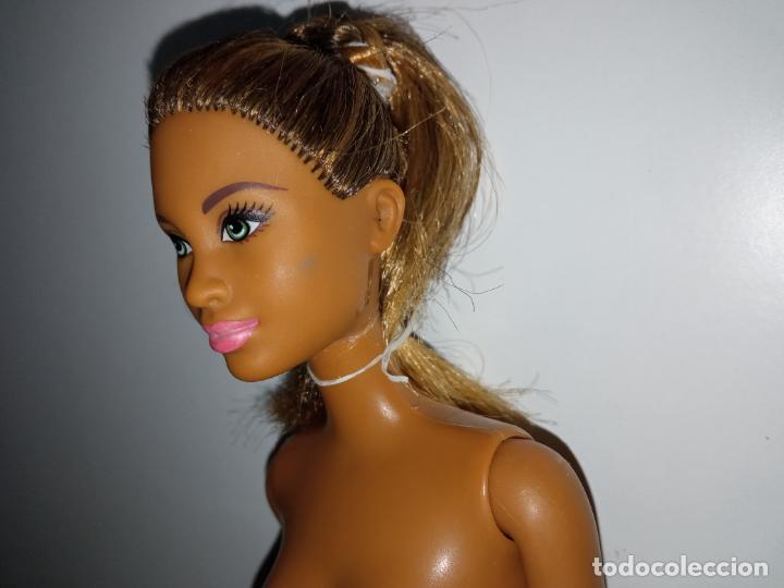 Barbie y Ken: Mu&ntilde;eca Barbie negra mulata basics - Foto 3