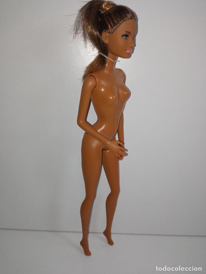 Barbie y Ken: Mu&ntilde;eca Barbie negra mulata basics - Foto 8