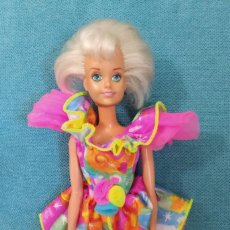 Barbie y Ken: SINDY LUZ Y COLOR