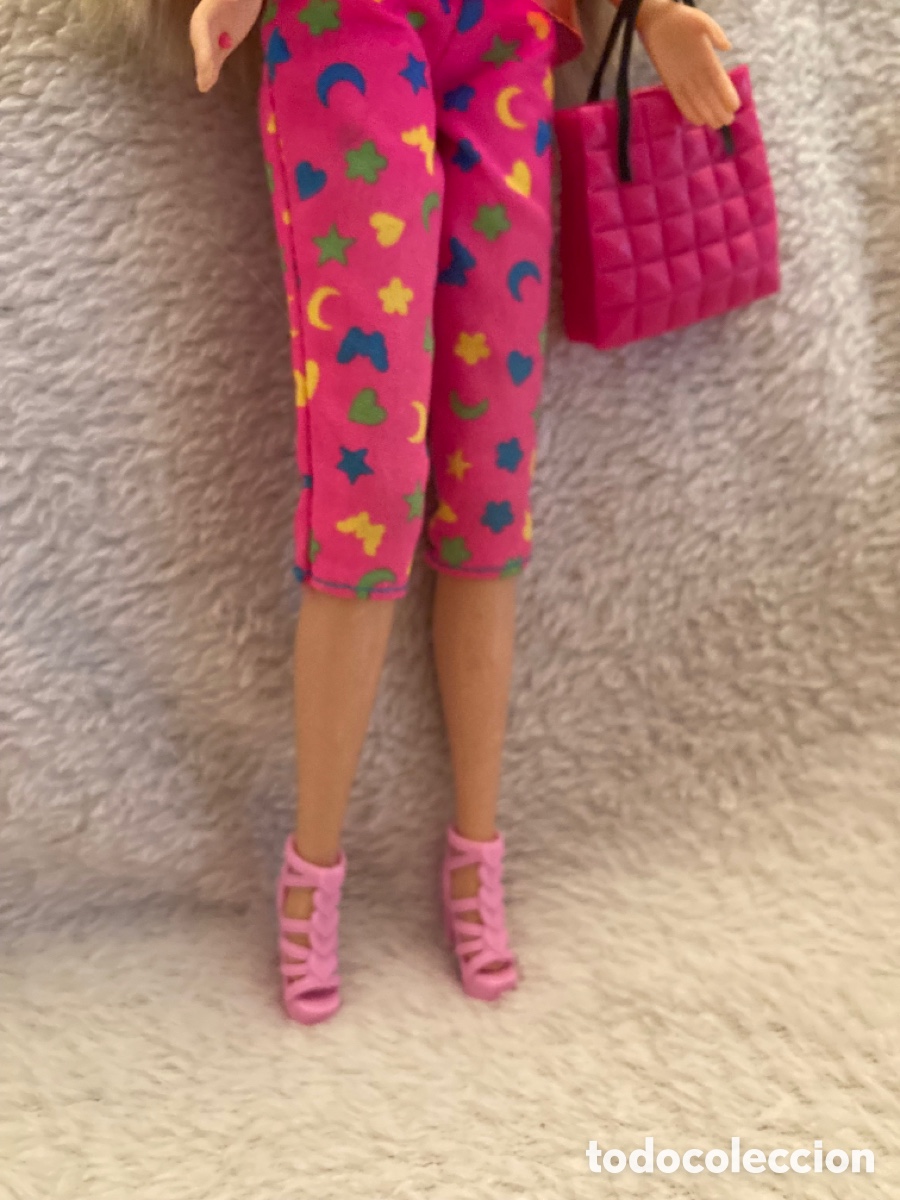 Barbie y Ken: Mu&ntilde;eca Barbie Sentada con estilo - Foto 4
