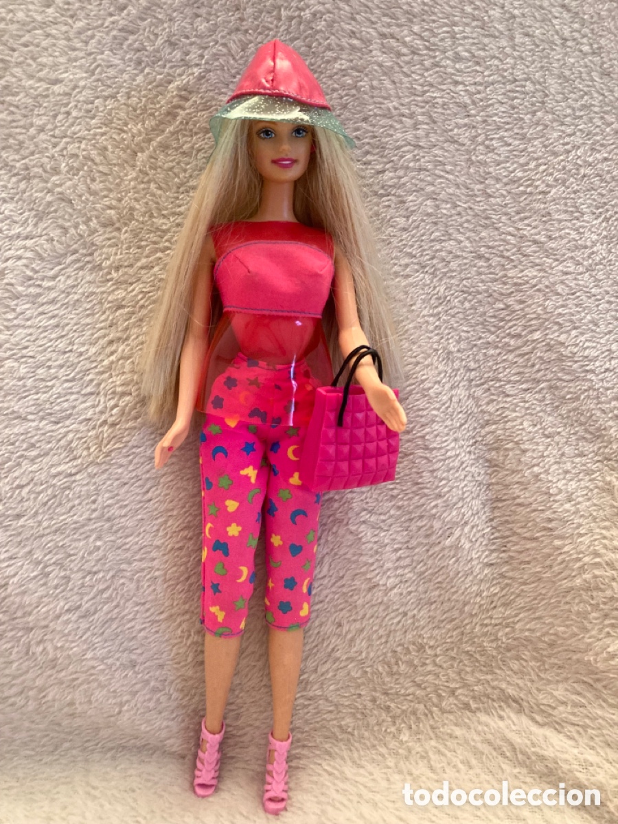 Barbie y Ken: Mu&ntilde;eca Barbie Sentada con estilo - Foto 1