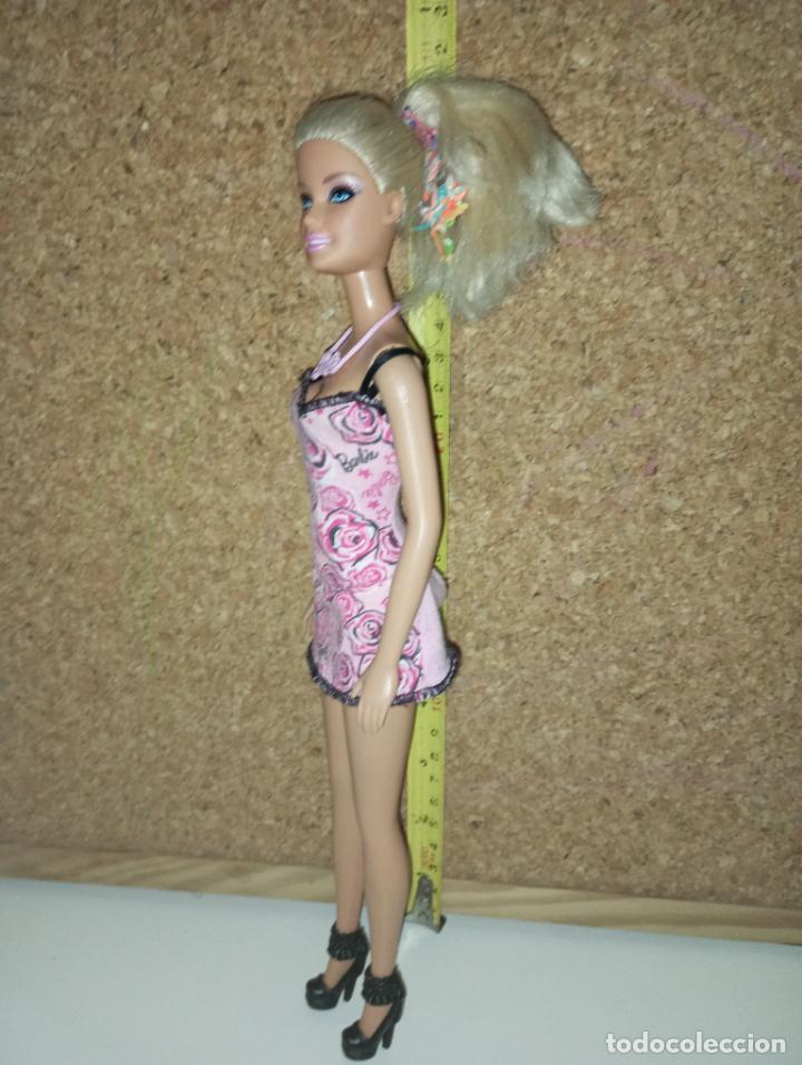 Barbie y Ken: Mu&ntilde;eca Barbie robe rose - Foto 8