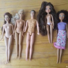 Barbie y Ken: LOTE DE 5 ANTIGUAS MUÑECAS BARBIE Y KEN O SIMILAR.