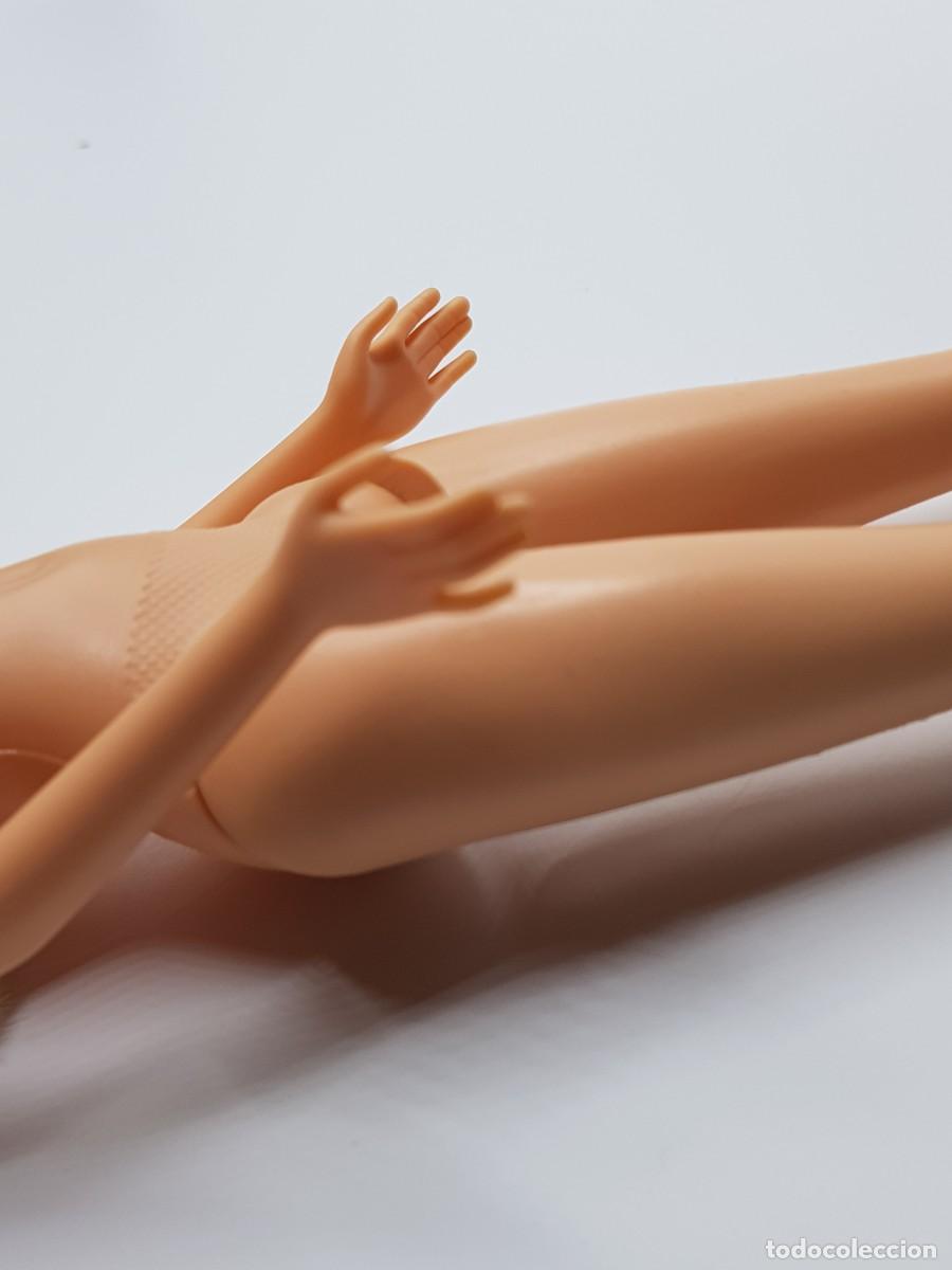 Barbie y Ken: Barbie desnuda - Foto 4