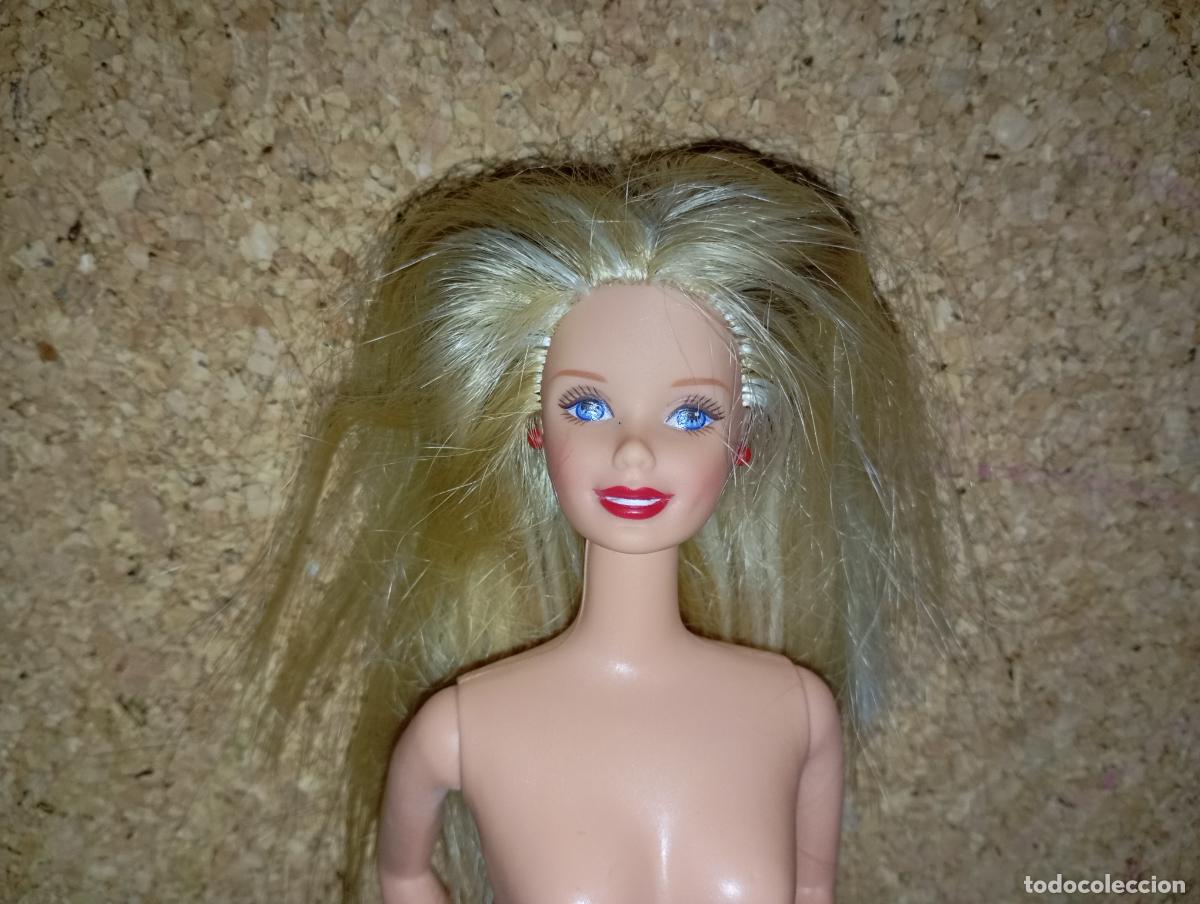 Barbie y Ken: Mu&ntilde;eca Barbie en el parque con mecanismo - Foto 1