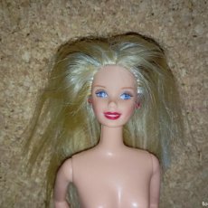 Barbie y Ken: MUÑECA BARBIE EN EL PARQUE CON MECANISMO