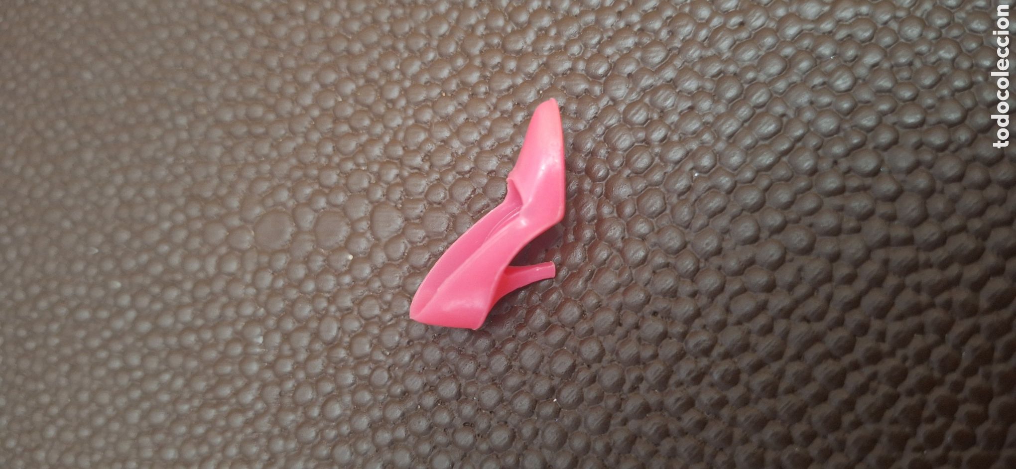 Barbie y Ken: zapato valido para barbie - Foto 1