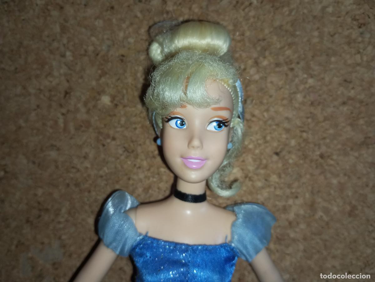 Barbie y Ken: mu&ntilde;eca Barbie cenicienta Disneystore - Foto 1