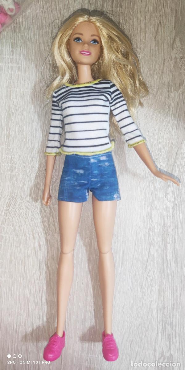 Barbie y Ken: mu&ntilde;eca barbie con ropa - Foto 1