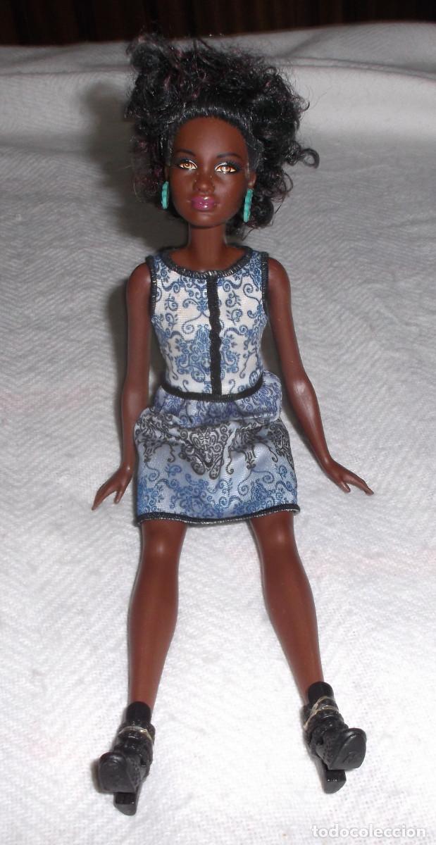 Barbie y Ken: mu&ntilde;eca barbie negra del a&ntilde;o 2015 - Foto 1
