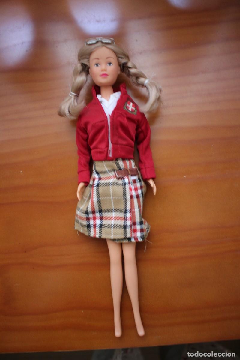Barbie y Ken: Mu&ntilde;eca colegiala Patito Feo de Simba. - Foto 5