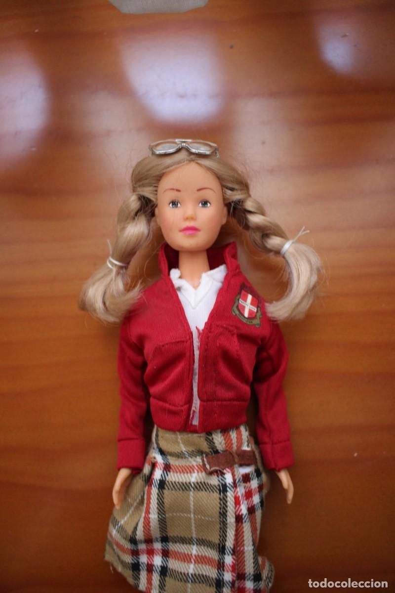Barbie y Ken: Mu&ntilde;eca colegiala Patito Feo de Simba. - Foto 6