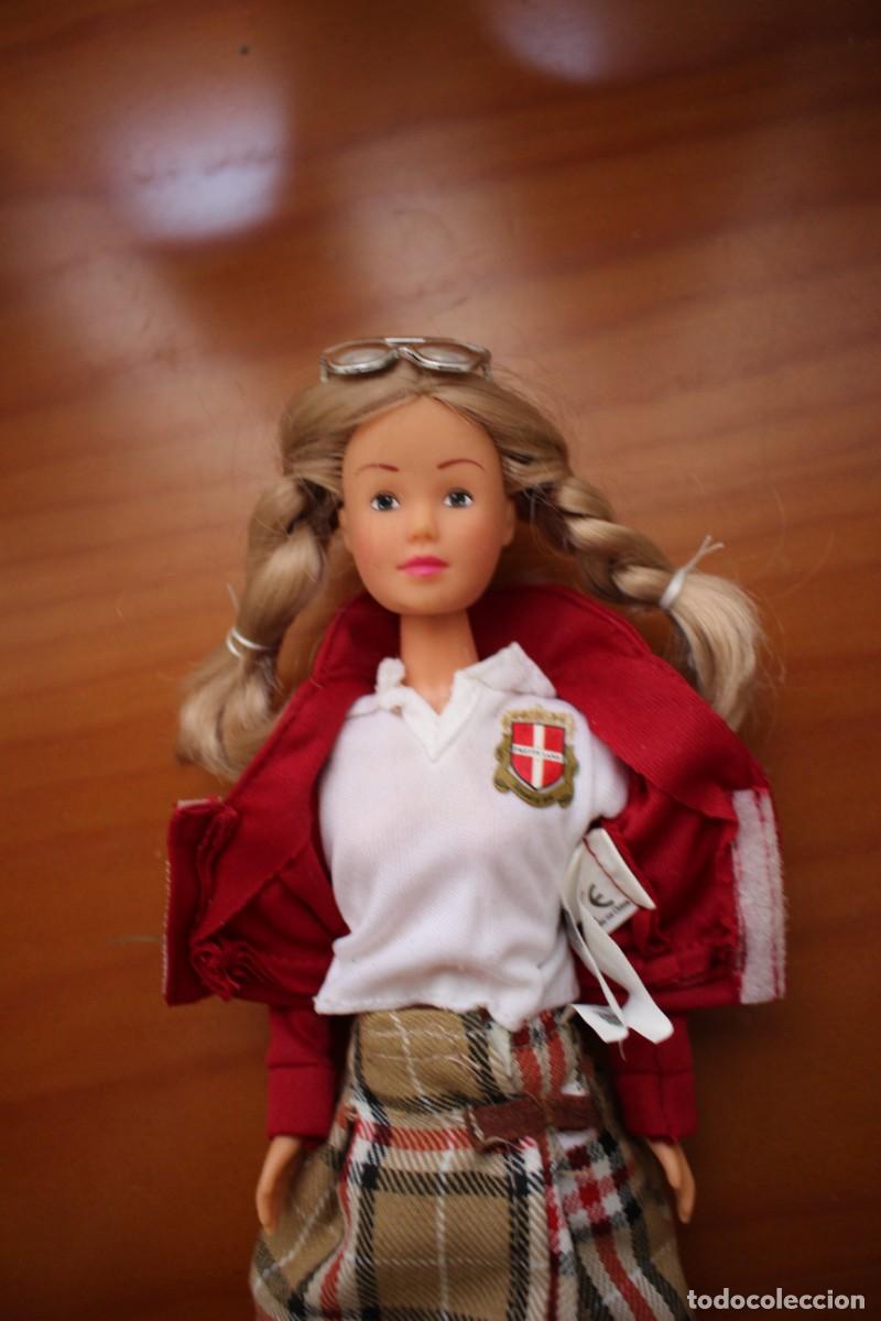 Barbie y Ken: Mu&ntilde;eca colegiala Patito Feo de Simba. - Foto 8