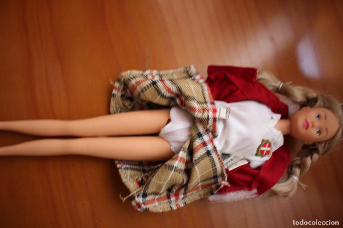 Barbie y Ken: Mu&ntilde;eca colegiala Patito Feo de Simba. - Foto 10