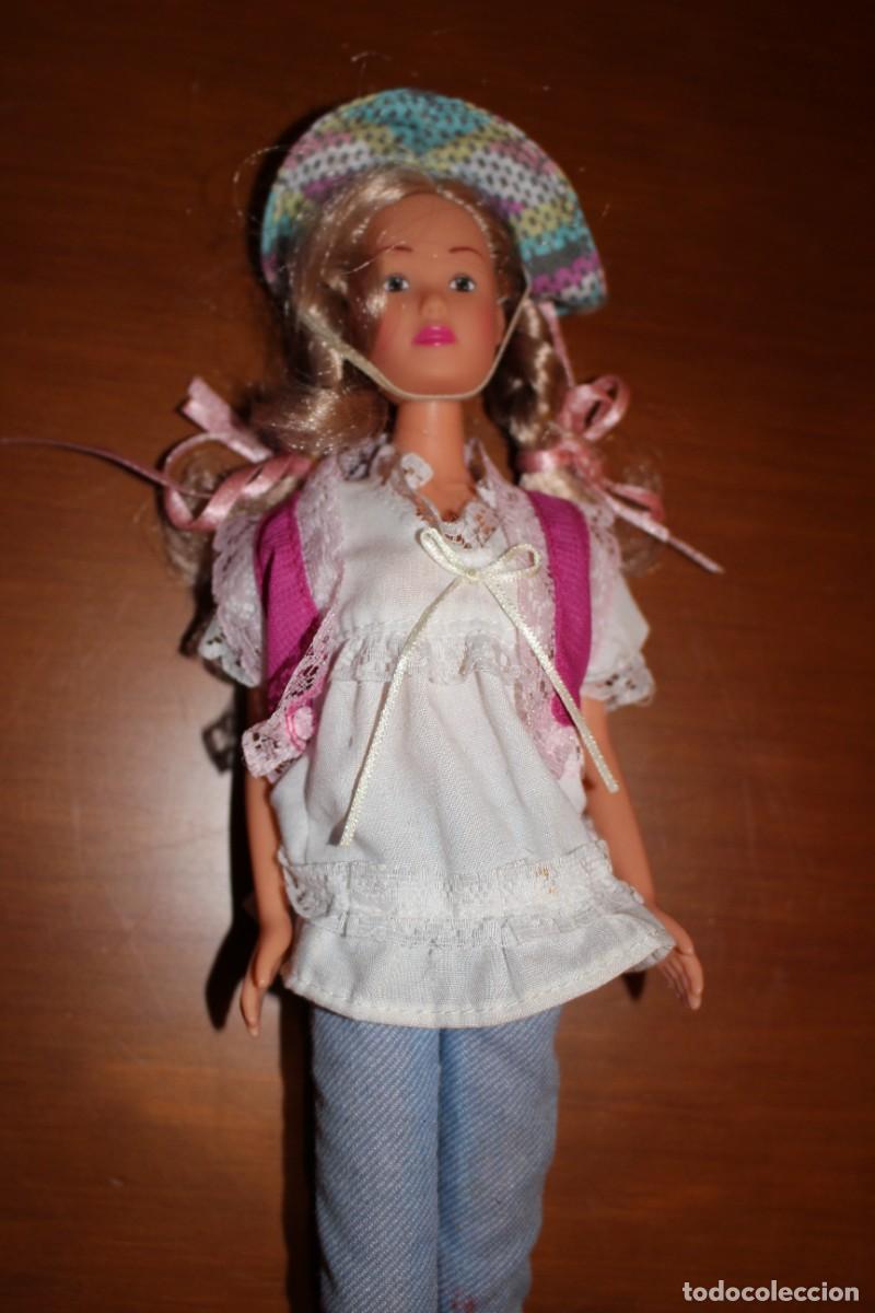 Barbie y Ken: Mu&ntilde;eca Patito Feo de Simba. - Foto 1