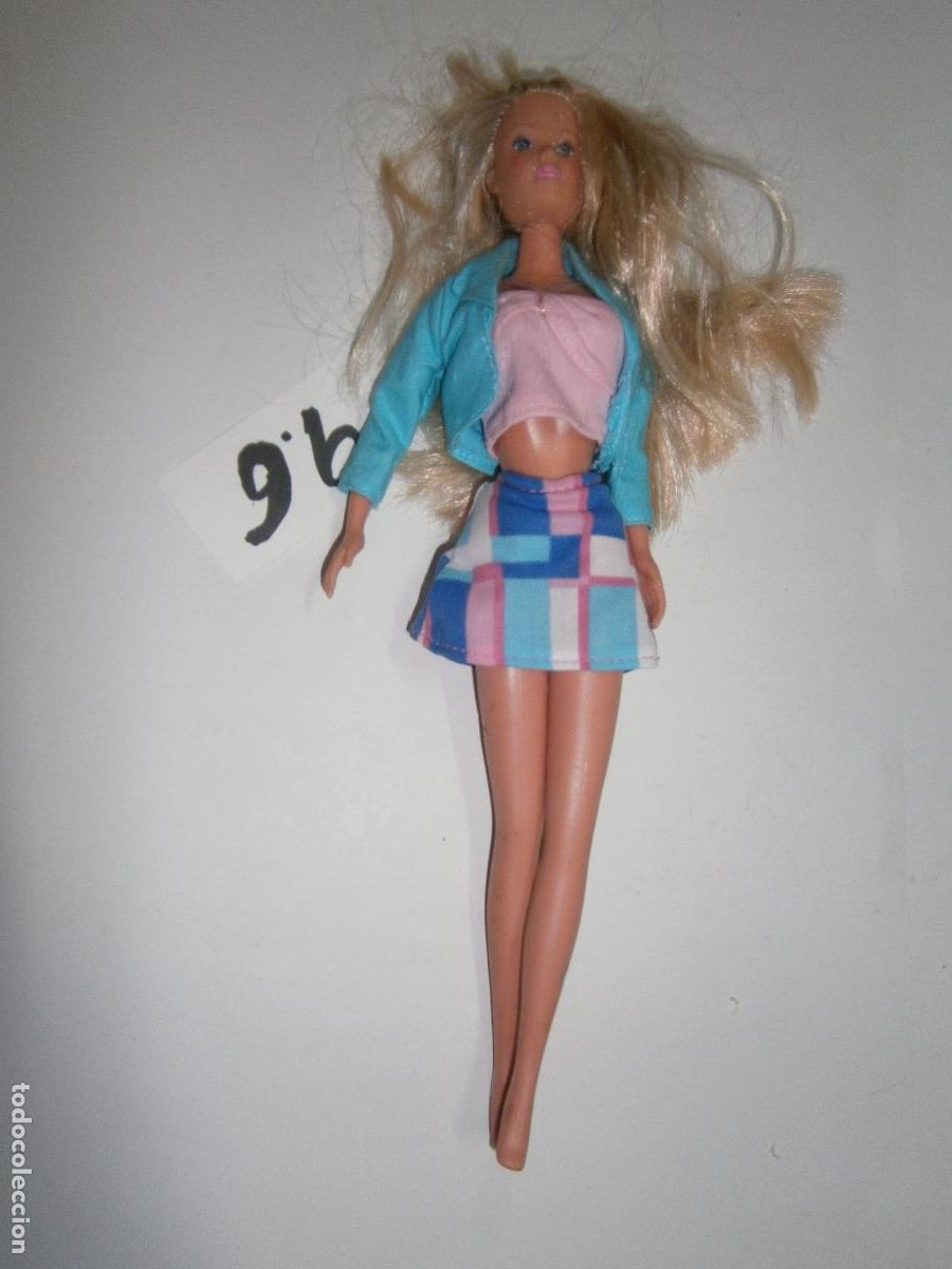 Barbie y Ken: MU&Ntilde;ECA BARBIE CON ROPA - Foto 1