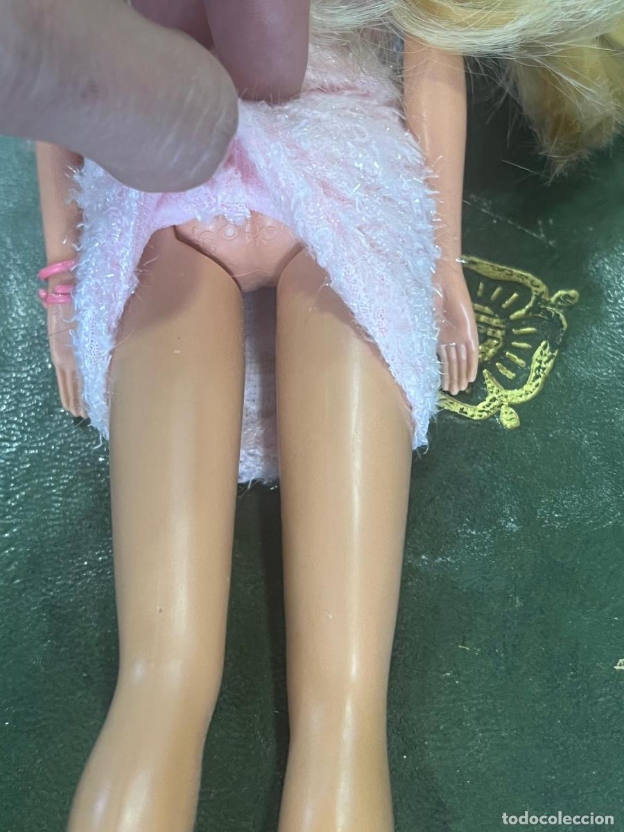 Barbie y Ken: Mu&ntilde;eca de barbie antigua - Foto 4