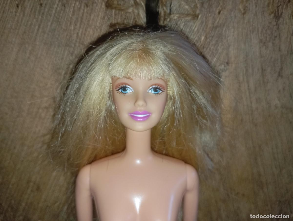 Barbie y Ken: Mu&ntilde;eca Barbie a&ntilde;os 90 con flequillo - Foto 1