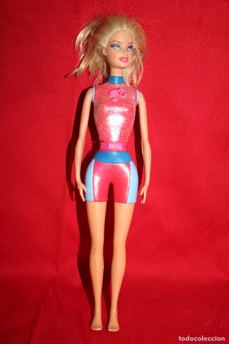 Barbie y Ken: mu&ntilde;eca barbie mano con roces - Foto 1
