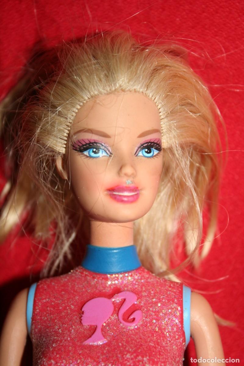 Barbie y Ken: mu&ntilde;eca barbie mano con roces - Foto 2