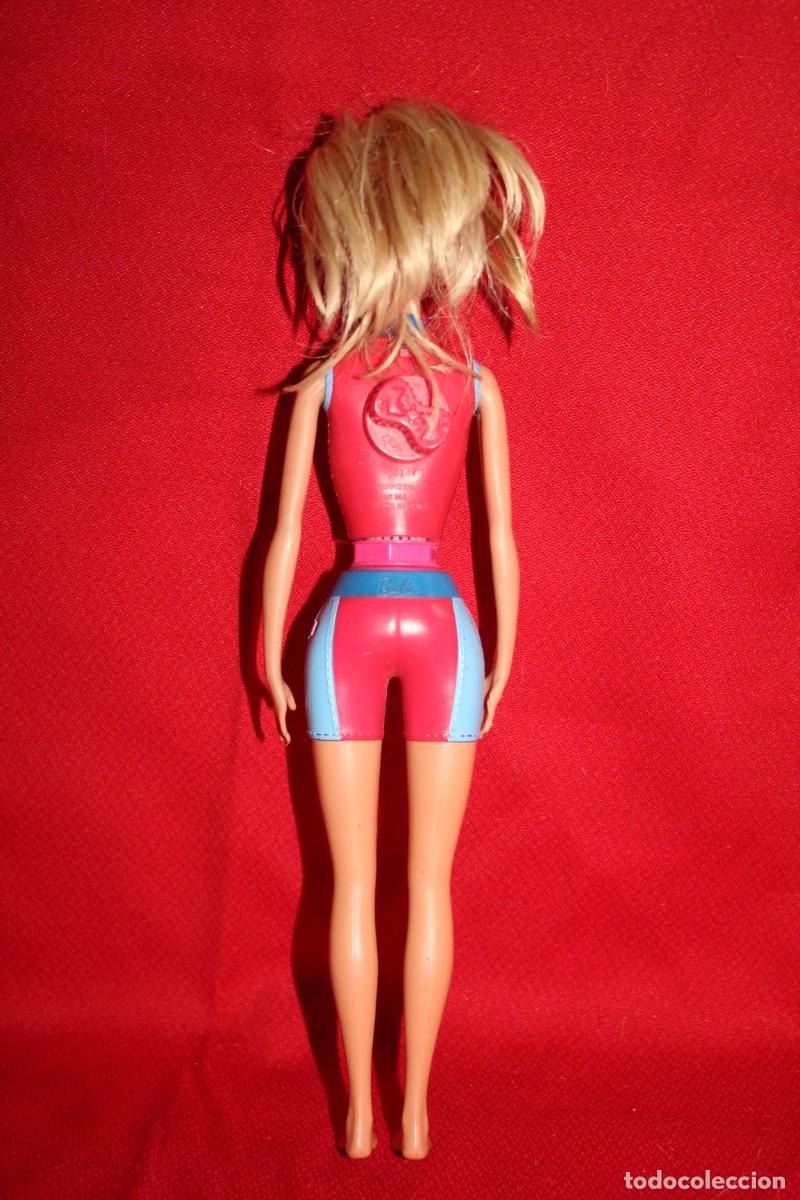 Barbie y Ken: mu&ntilde;eca barbie mano con roces - Foto 3