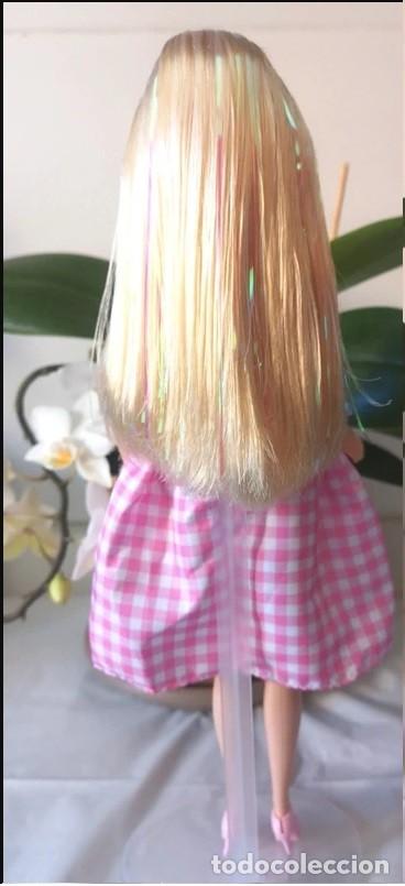 Barbie y Ken: Barbie con vestido basado en la pel&iacute;cula - Foto 3
